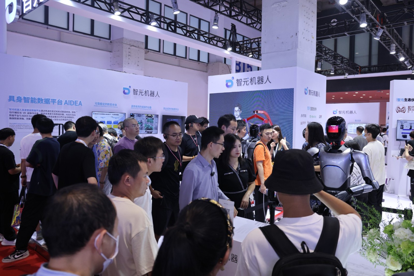 555000jcjc公海机器人亮相世界机器人大会WRC